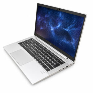 Ordinateur portable HP EliteBook 835 G7 Ryzen 5 Pro, vue de trois quarts sur fond blanc
